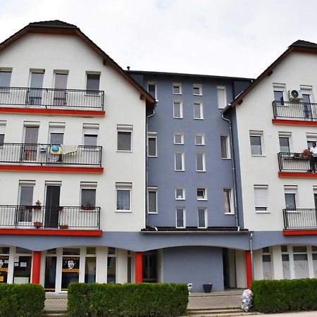 Pilikan Apartments Lenti Eksteriør bilde