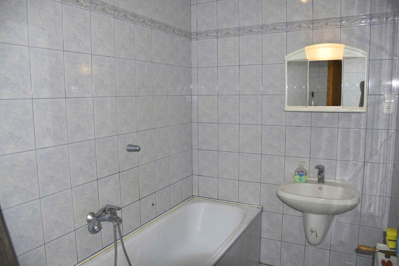 Pilikan Apartments Lenti Eksteriør bilde